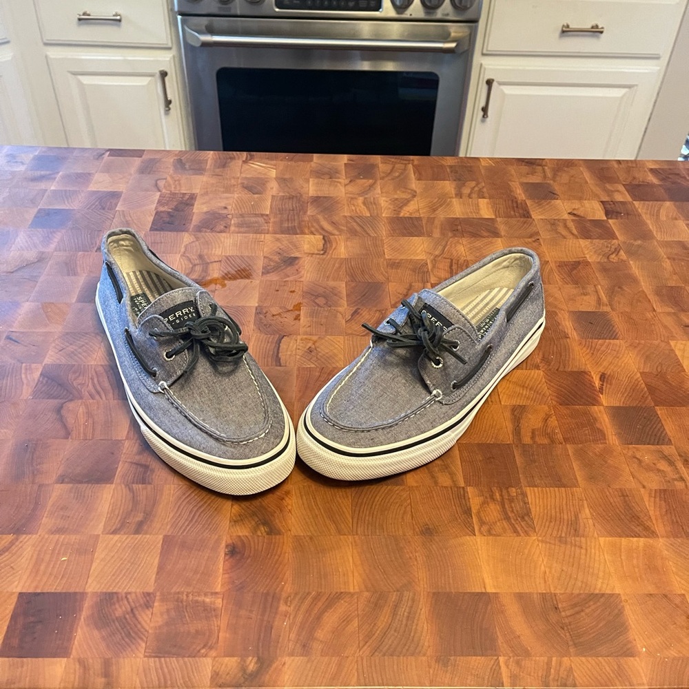 Mens Sperry Topsider Boat Shoe.  Size 10.  Great Condition.